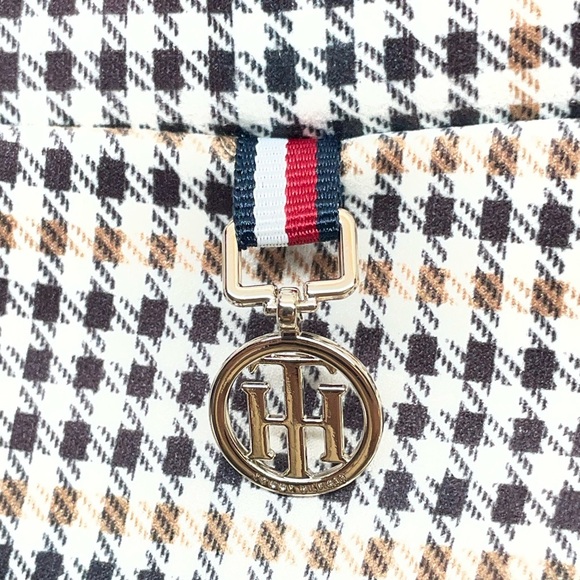 Tommy Hilfiger Plaid pull on skinny leg Trousers in Black, White, and Tan - Picture 9 of 9